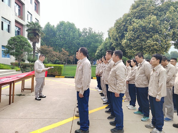 6月3日，計(jì)控電儀部部長(zhǎng)王文波組織部門(mén)員工進(jìn)行安全生產(chǎn)月宣貫活動(dòng).jpg